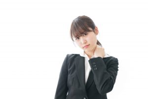 デスクワークによる肩こり・首こりの原因と対策